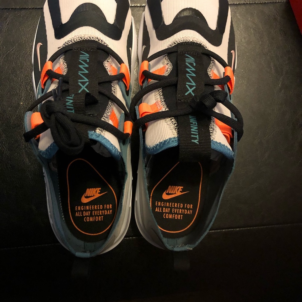 Air Max Infinity - Picture 4 of 6